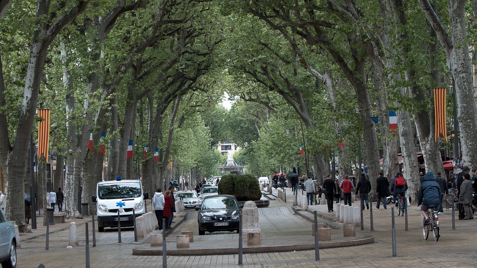 La Cortésine à Aix : bois public, bastide privée