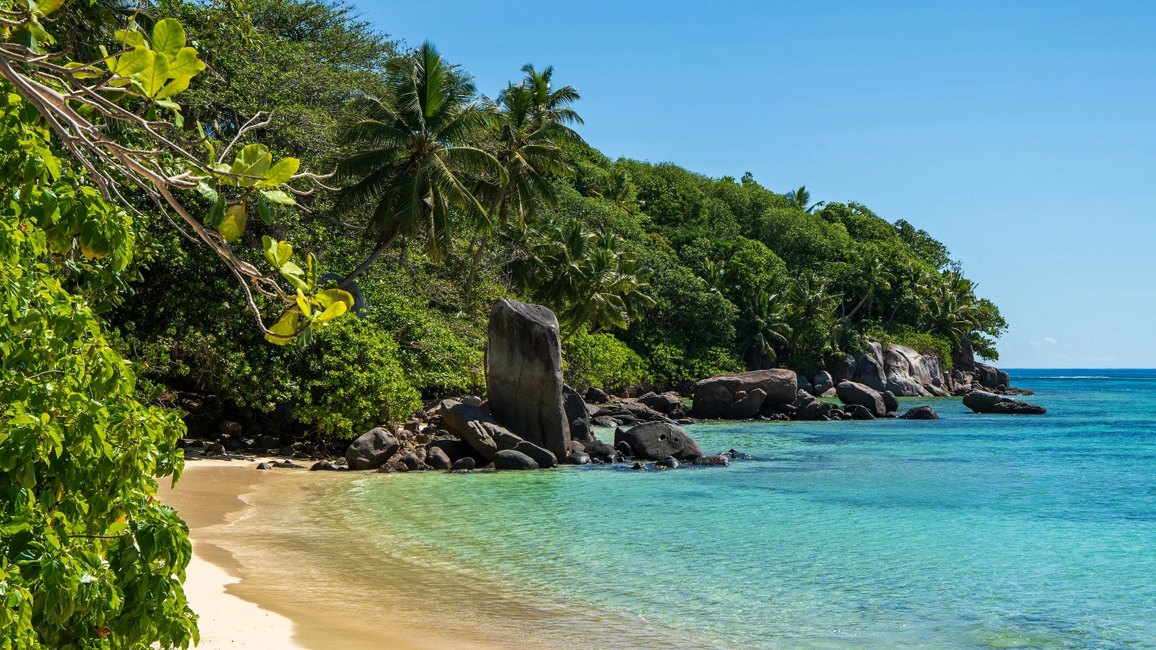 Rochers de granite et lagon peu profond à Anse Source d’Argent, La Digue, Seychelles