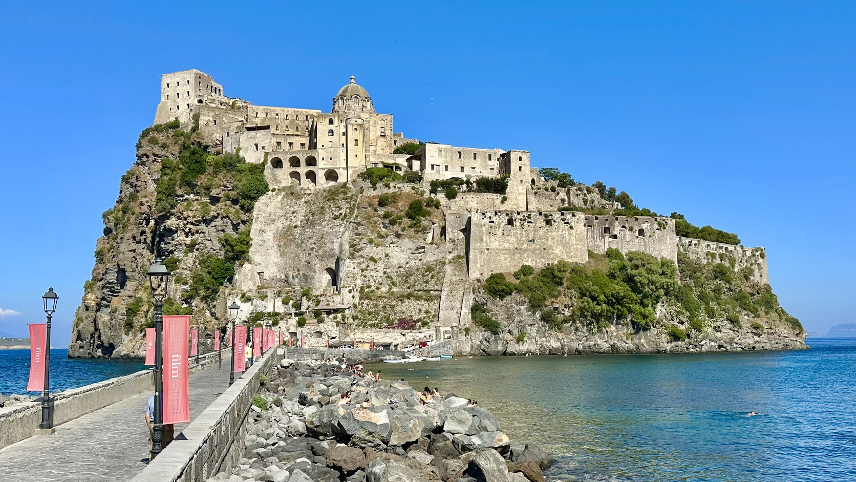 Ischia : château, sources et villages