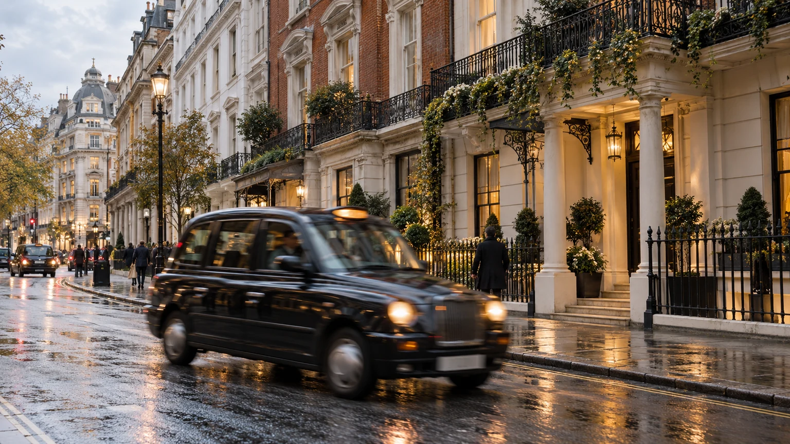 Rue résidentielle londonienne et façades d’hôtels
