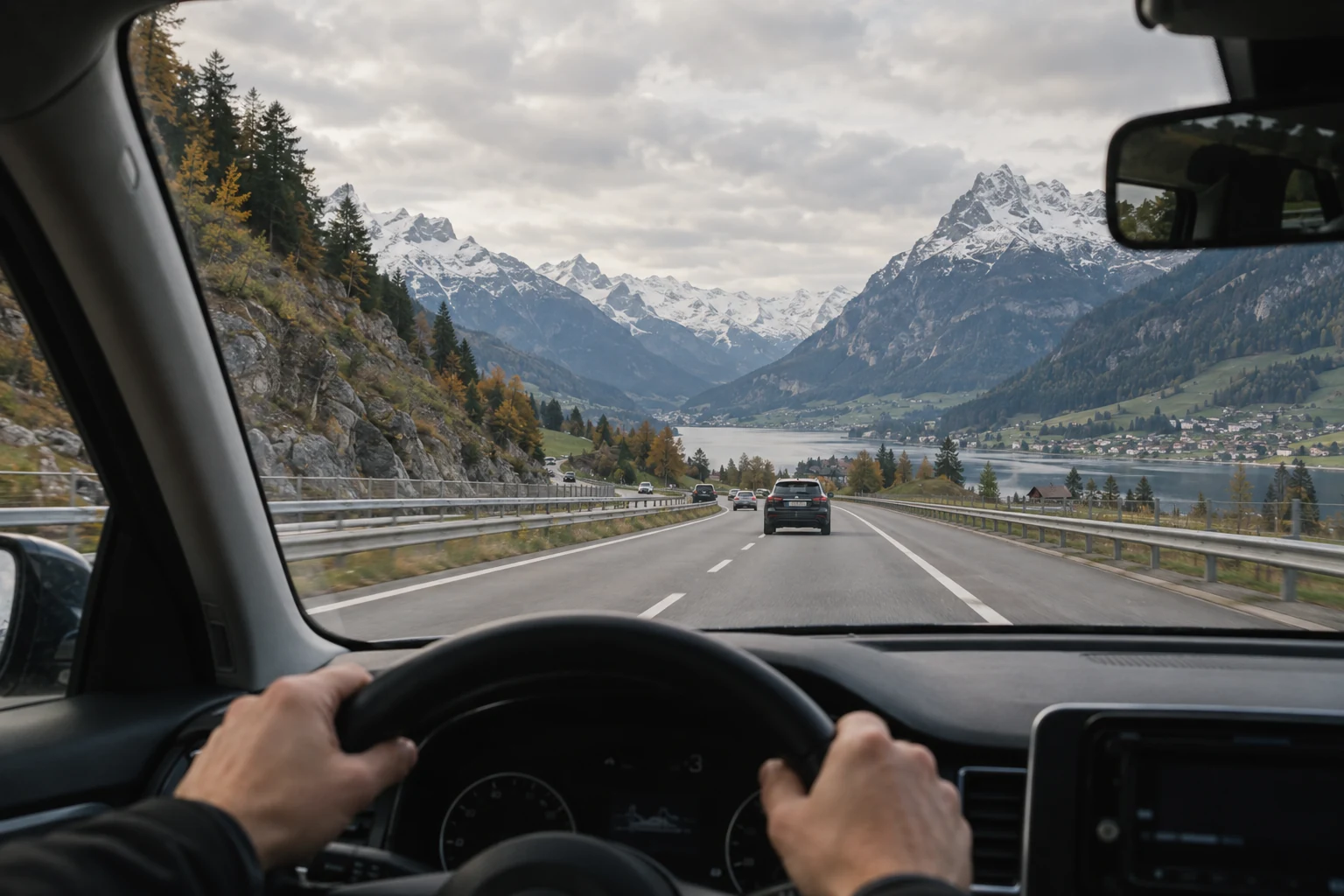 Trajet automobile sur une route suisse au pied des Alpes