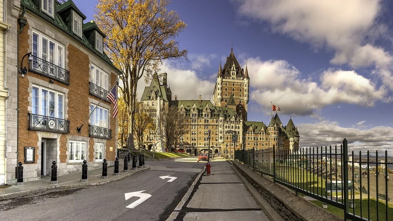 5 villes canadiennes : Québec, Montréal, Toronto, Vancouver, Ottawa