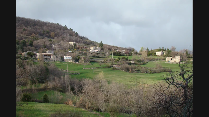 Éco-hameau du Fémeil à Creysseilles : ce qui existe vraiment