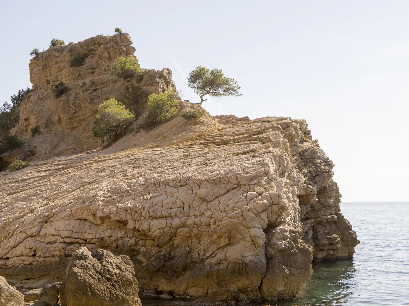 Rocher de la Galère vu depuis le sentier littoral près de Port d’Alon