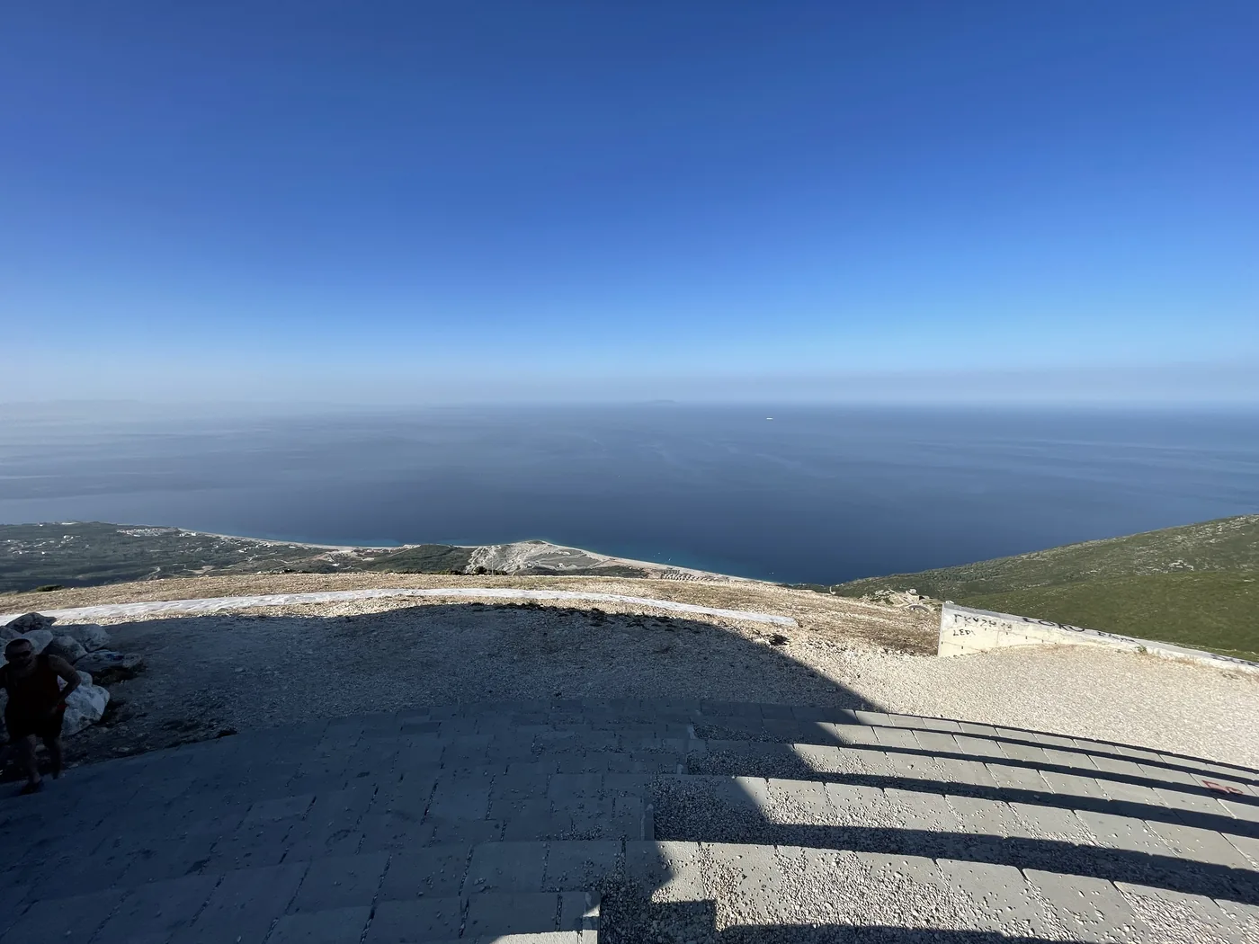 Le littoral de Dhërmi et sa plage sur la Riviera albanaise