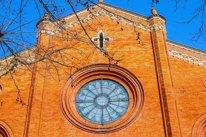 une-vue-spectaculaire-de-la-charmante-ville-dasti-en-italie-avec-ses-ruelles-pittoresques-et-son-architecture-authentique
