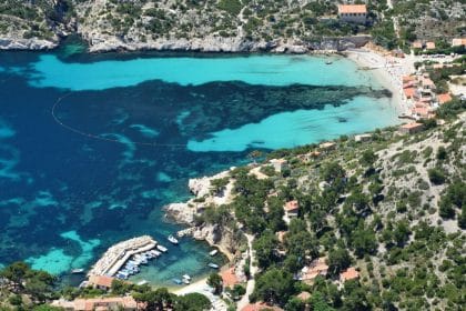 une-plage-privee-a-marseille-offre-une-escapade-exclusive-en-bord-de-mer