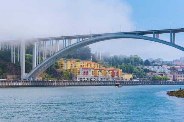 une-vue-panoramique-de-porto-une-destination-inoubliable-pour-un-sejour-de-3-jours