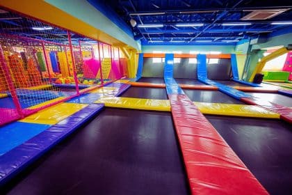 Plongez dans l'univers enchanté de Gulli Parc, où les enfants peuvent s'amuser et s'émerveiller dans un parc d'attractions conçu spécialement pour eux. Vivez des moments magiques et inoubliables en famille dans ce monde fascinant où la joie et l'aventure sont au rendez-vous.