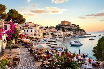 Kassiopi : découvrez le village caché de Corfou et ses trésors à explorer