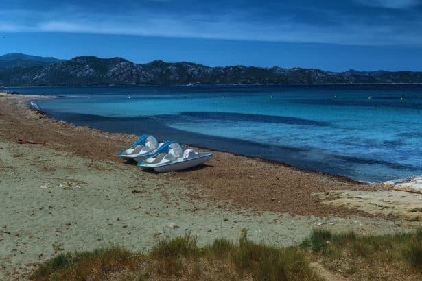 Plage de la Roya à Saint-Florent : un paradis entre mer et nature