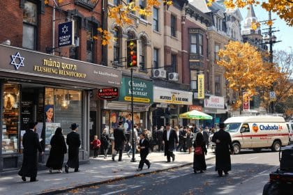 Découvrez le quartier juif à New York : traditions et incontournables à visiter