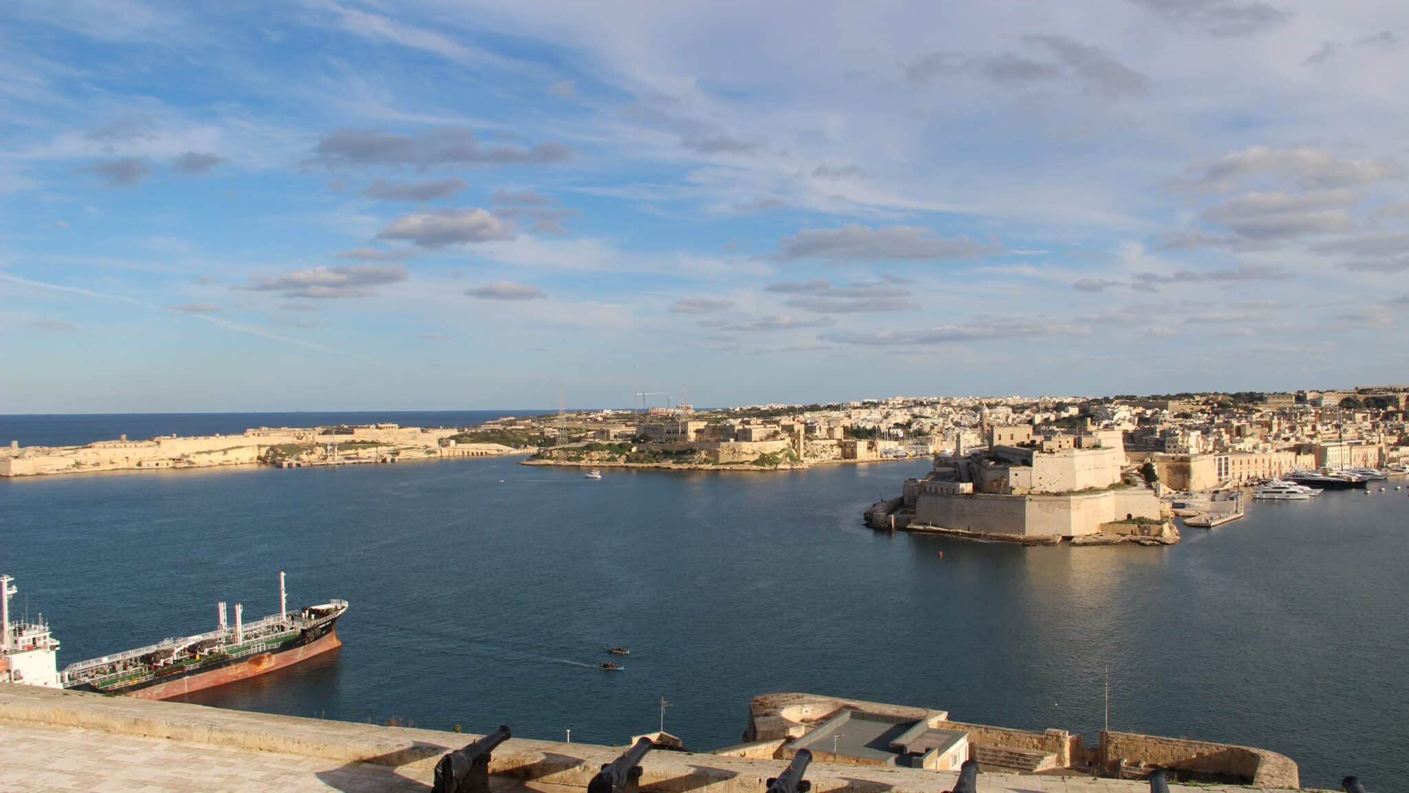 Vue sur le Grand Harbour depuis Upper Barrakka Gardens à La Valette